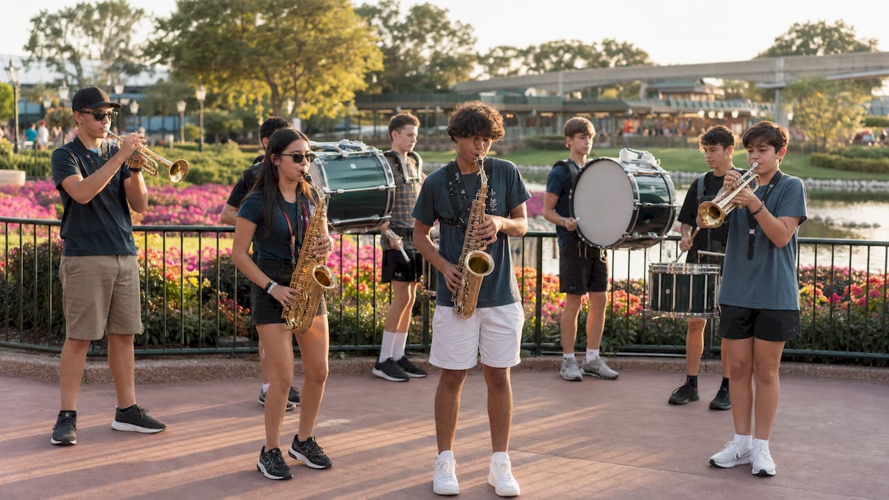 high school band outdoor rehearsal